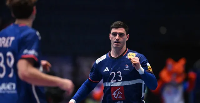 photo  ludovic fabregas avec l’équipe de france lors du mondial de handball le 2 février 2025.  &copy;  jonathan nackstrand / afp 