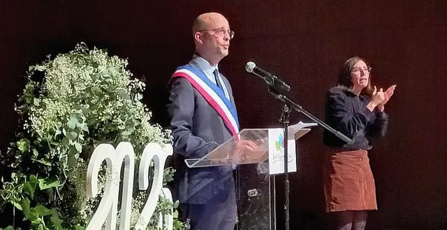 photo  au cours de son intervention, franck poquin est resté volontairement dans l’esprit des vœux : « je parle de ce qui nous relie, de ce qui compte et de ce qui fait tenir notre commune. »  &copy;  ouest-france 