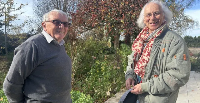 photo  beaufort-en-anjou, le 13 novembre 2025. jack guillon et jean-luc allard, deux passionnés de botanique.  &copy;  co - christophe ricci 