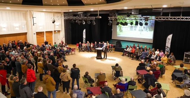 photo  un moment fort pour yves colliot devant un public attentif.  &copy;  ouest-france 