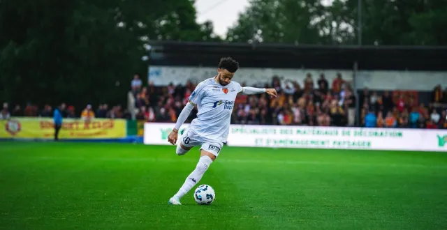 photo  le manceau brice oggad, buteur d’une magnifique reprise de volée face à concarneau, le 9 mai 2025.  &copy;  téo floc’h 