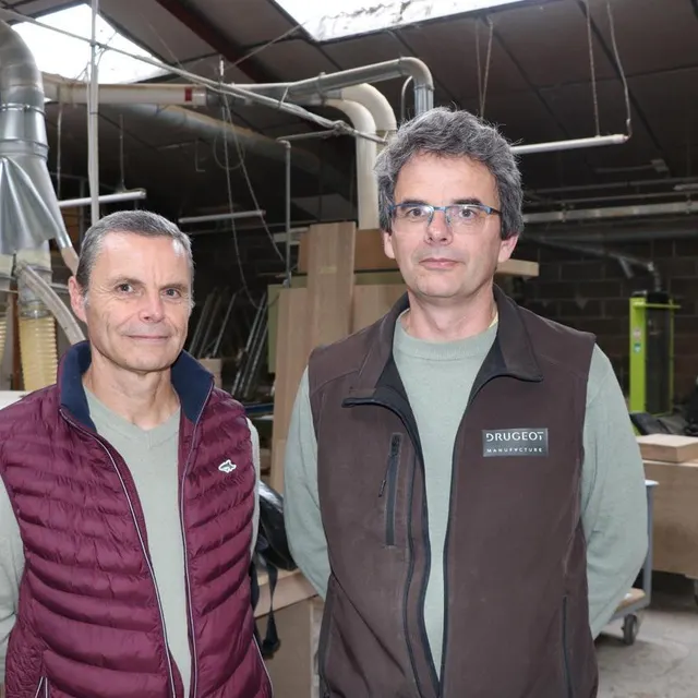 photo matthieu et pierre rochepeau avaient repris l’usine de leur père jean-louis en 2000. celui-ci l’avait créé en 1969.  ©  archives ouest-france