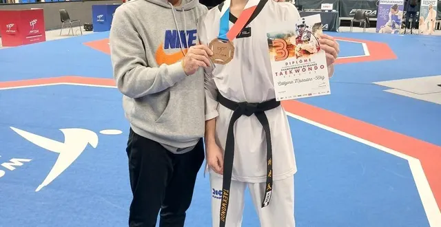 photo  nahim goktas-marzanato, ici avec son père et entraîneur ahmet, a décroché le bronze, samedi 10 janvier 2026 à schiltigheim.  &copy;  ahmet goktas 