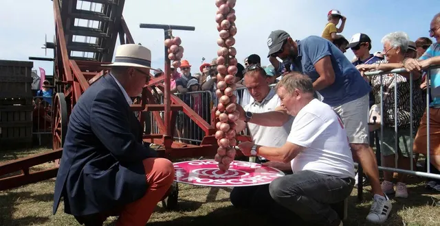 photo  un commissaire de justice avait constaté le record du monde, lors de la 20e fête de l’oignon.  &copy;  ouest-france 