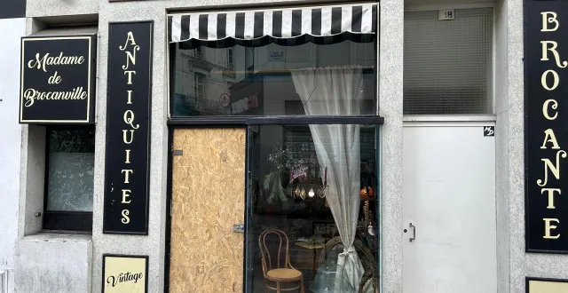 photo  une porte en bois a été installée en attendant l’intervention de professionnels.  &copy;  ouest-france 