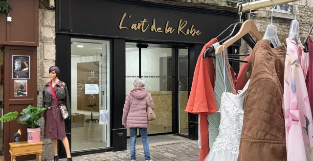 photo  installés depuis octobre 2023, rue aux sieurs, en centre-ville alençon (orne), valentin quentin et sa sœur marie déménagent leur boutique l’art de la robe en raison d’incivilités et de charges trop importantes.  &copy;  ouest-france 