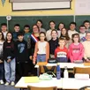 photo  élise leboucher a posé au milieu des élèves de la classe de cm2 de l’école pierre et marie curie de noyen-sur-sarthe, après la séance de questions-réponses, lundi 12 janvier 2026. 