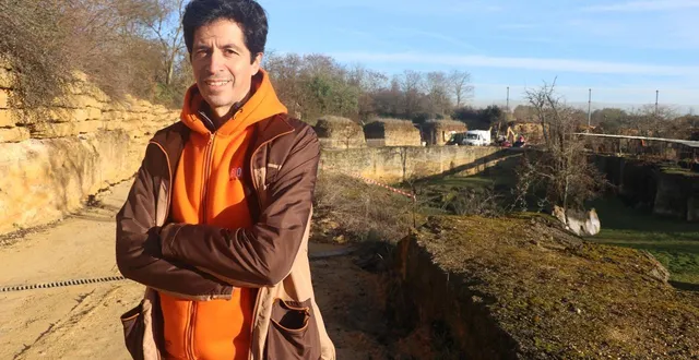 photo  françois gay devant l'enclos des rhinocéros en cours de réaménagement.  &copy;  courrier de l'ouest 