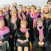 photo  les choristes de l’ensemble vallée de chœur. la présidente, catherine boucart, devant, seconde en partant de la droite et le chef de chœur benjamin réthoré, au fond, quatrième en partant de la droite. 