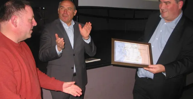 photo  laurent dutertre a reçu un diplôme d’honneur pour son implication au service du patrimoine local.  &copy;  ouest-france 