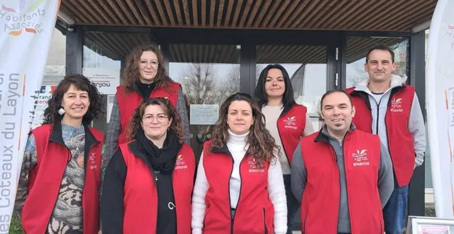 photo  le personnel du centre socioculturel des coteaux du layon de thouarcé.  &copy;  co 