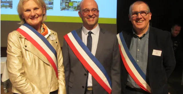 photo  franck poquin, maire de saint-léger-de-linières (au centre), avec à ses côtés annie-claude besson, maire déléguée de saint-jean- de-linières, et michaël billot, maire délégué de saint-léger-des-bois.  &copy;  co 