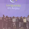photo  les jeunes élus viennent de recevoir leur médaille 
