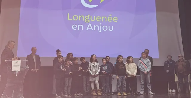 photo  les jeunes élus viennent de recevoir leur médaille  &copy;  co 