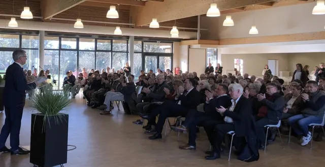 photo  le maire laurent paris lors de la présentation des vœux.  &copy;  le maine libre 