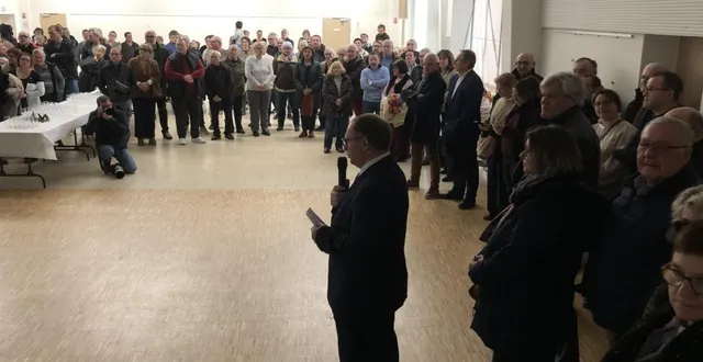 photo  le maire patrice leboucher lors de son intervention.  &copy;  le maine libre 