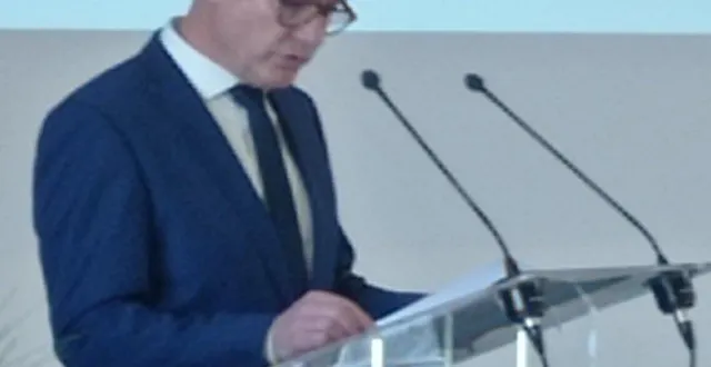 photo  laurent paris, lors des vœux aux rouillonnais, samedi.  &copy;  ouest-france 