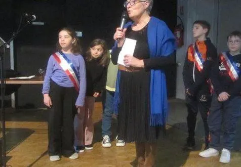 photo  marie-ange fouchereau a procédé, avec émotion, à sa dernière cérémonie des vœux en qualité de maire de bécon-les-granits.  &copy;  co 