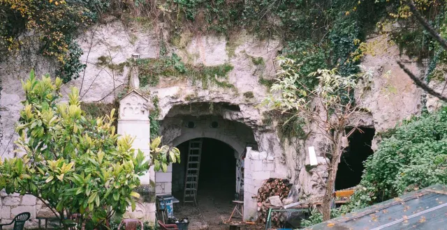 photo  le village troglobal à grézillé existe depuis 27 ans  &copy;  archives co 