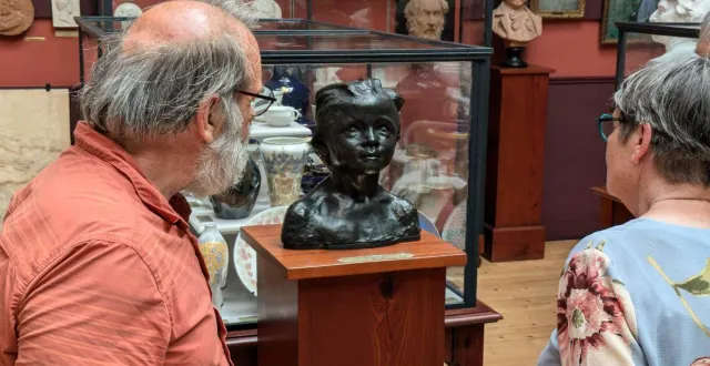 photo  beaufort-en-anjou, le 2 août 2024. la petite châtelaine, sculptée par camille claudel, est de retour après un voyage d’un an aux états-unis.  &copy;  damm 49 