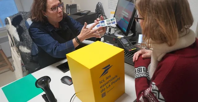 photo  employée de la commune de beaulieu-sur-layon, fabienne oger y tient l’agence postale communale qui vient d’ouvrir cette semaine.  &copy;  ouest-france 