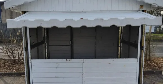 photo  un chalet en bois est notamment mis en vente dans ses enchères en ligne de la ville du mans et de le mans métropole.  &copy;  ville du mans 