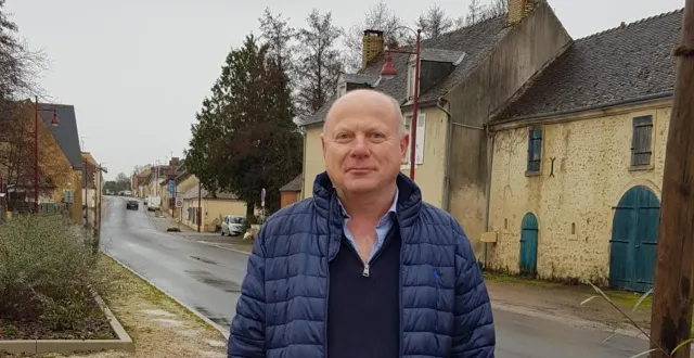photo  pascal champclou, maire sortant, annonce sa candidature aux municipales de 2026.  &copy;  le maine libre 