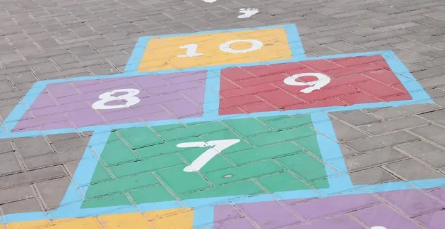 photo  à bordeaux, un collectif dénonce l’omerta au sein d’une école privée dans laquelle a travaillé un enseignant accusé de nombreux viols de fillettes. photo d’illustration.  &copy;  absteress / pixabay 