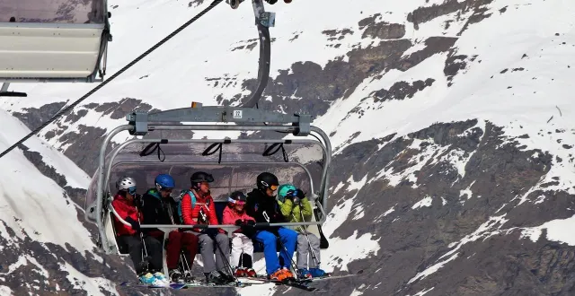 photo  en savoie, une fois par mois, il est possible de se confesser sur un télésiège auprès du père geoffroy genin. photo d’illustration.  &copy;  antelao / pixabay 