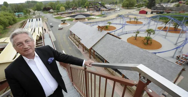 photo  yvré-l’évêque, avril 2011. roger sacreste a racheté papéa quatre ans plus tôt. il n’a pas tardé à se mettre au travail. le parc se métamorphose. aujourd’hui, il accueille plus de 200 000 visiteurs chaque année.  &copy;  archives le maine libre - denis lambert 