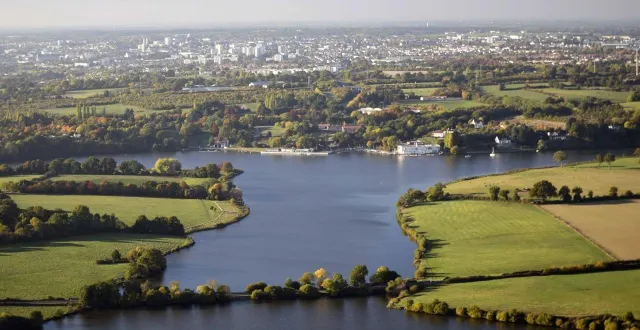 photo  le corps d’un homme a été repêché dans le lac de ribou, à cholet.  &copy;  co 