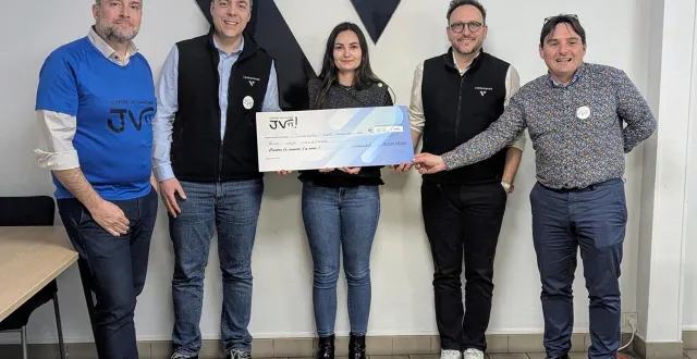 photo  de gauche à droite : pascal bouteloup (ccjv), sébastien drot (ccjv et verescence), clarisse boudet (verescence), julien lavergne (verescence), régis maloizel (ccjv).  &copy;  ouest-france 