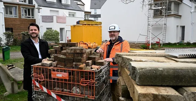 photo  angers, vendredi 19 décembre 2025. pierre grange, directeur du développement et du patrimoine de podeliha, et damien chartier, chargé d’opérations.  &copy;  co - josselin clair 