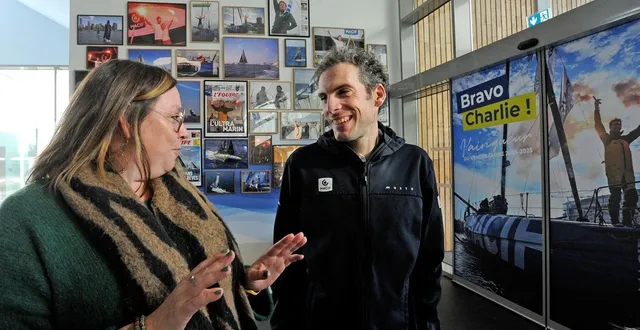photo  anne-florence et charlie dalin se sont remémoré leur navigation commune en septembre 2023. une sortie en mer un peu trop agitée au goût de la salariée et marraine du bateau du skipper.  &copy;  co - christophe bernard 