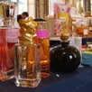 photo  des centaines de flacons de parfum, échantillons et miniatures, seront présentées. 