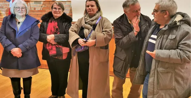 photo  sébastien gouhier a tenu à remercier maria rio et l’équipe sortante du cabas écomméen, ainsi qu’eric cohen.  &copy;  le maine libre 