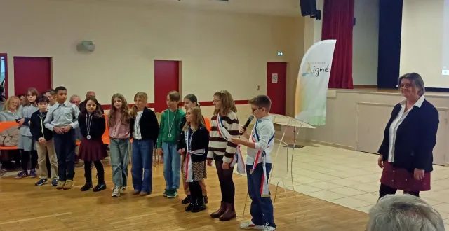 photo  gaspard portier, jeune maire, a pris la parole lors de la cérémonie des vœux de karine mullet, maire.  &copy;  ouest-france 