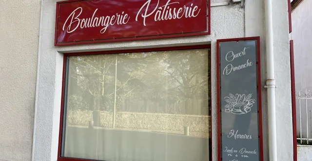 photo  la boulangerie de sceaux-sur-huisne est fermée depuis août 2025.  &copy;  le maine libre 