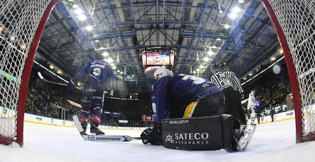 photo  face à herning, les ducs ont d’abord ouvert le score, avant de concéder quatre buts.  &copy;  photo iihf 