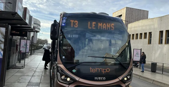 photo  mardi13 janvier 2026 près de la gare du mans dans la sarthe, des vérificateurs de titres de transports de la setram ont été agressés par un groupe de jeune.  &copy;  archives ouest-france 