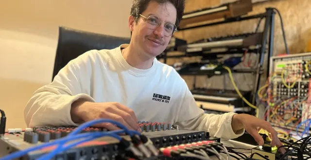 photo  simon carbonnel joue sur les planches de la scène nationale du mans, dans seascape.  &copy;  ouest-france 