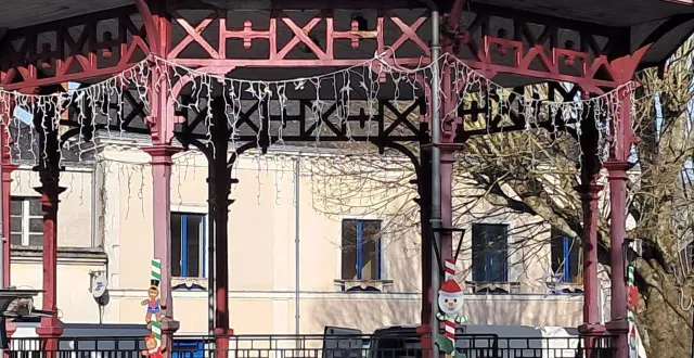 photo  le kiosque, place du mailau lude.  &copy;  le maine libre 