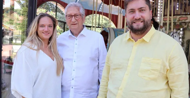 photo  la famille sacreste ici en 2022 : florian et clarisse et leur père roger.  &copy;  archives ouest-france 