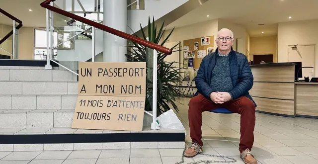 photo  saint-macaire-en-mauges (sèvremoine), le jeudi 15 janvier 2026. un septuagénaire s’est enchaîné dans le hall de la mairie pour dénoncer une « erreur administrative » qui le prive de carte d’identité et de passeport depuis onze mois.  &copy;  co – lucas rojouan 