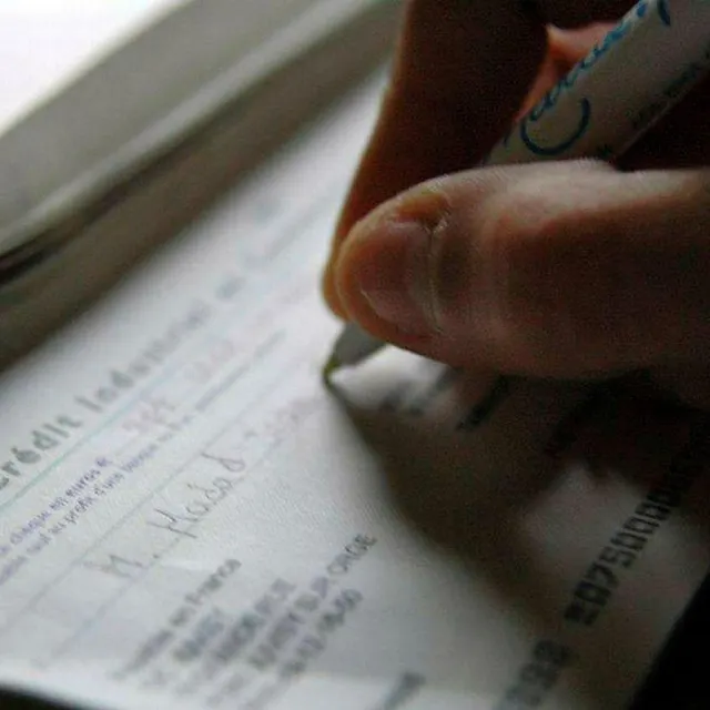 photo les frais de tenue de compte et les cartes bancaires en particulier vont coûter plus cher (photo d’illustration).  ©  archives afp