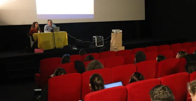 photo  deux formateurs de l’association de l’amical du nid étaient présents à argentan, dans l’orne, pour une journée de « sensibilisation aux phénomènes d’exploitation sexuelle ».  &copy;  ouest-france 