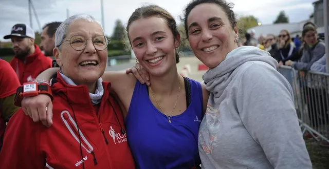 photo  de gauche à droite : patricia surimmeau, lina et marion.  &copy;  co - christophe bernard 