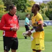 photo  ici en compagnie de l’entraîneur des gardiens eddy costil, l’été dernier lors de la préparation, yannis clementia gardera les buts du sm caen à concarneau, vendredi 16 janvier 2026. 
