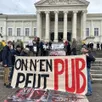 photo  les trois militants du mouvement extinction rebellion jugés étaient soutenus par environ 70 personnes, rassemblées devant le tribunal d’angers, ce jeudi 15 janvier 2026. 
