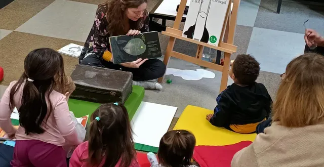 photo  le moment de complicité avec la professionnelle et les parents séduit les petits même le mercredi.  &copy;  le maine libre. 